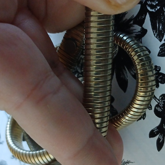 Elegant Vintage Goldtone Stretch Coil Wrap Bracelet - Picture 9 of 10